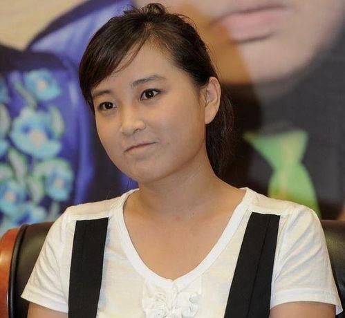 贾玲以前照片,从青涩少女到喜剧女王，时光见证的蜕变之路